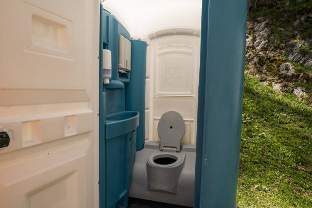 Best Porta potty delivery and setup  in Mequon, WI